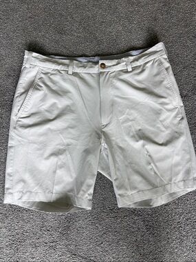 Donald Ross Men's Flat-Front Stone Color Chino Shorts